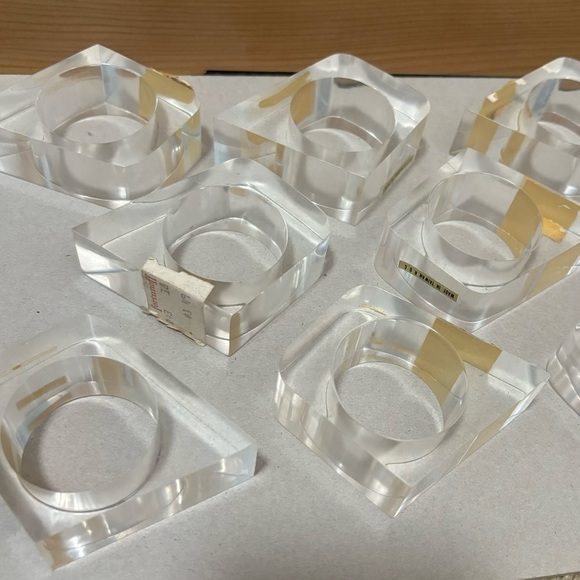 Vintage 70s Clear Lucite Napkin Rings Set of 8 Cloth Napkin Holders Deadstock - Picture 6 of 9